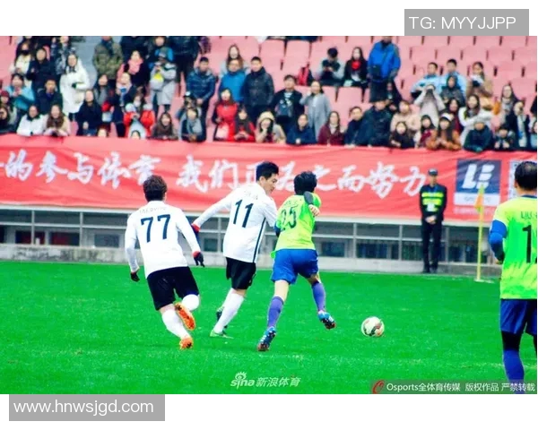 现代足球明星前腰风采展示与精彩瞬间回顾