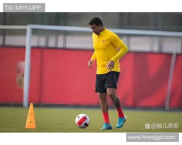 足球明星最新动态解析引发球迷热议与关注